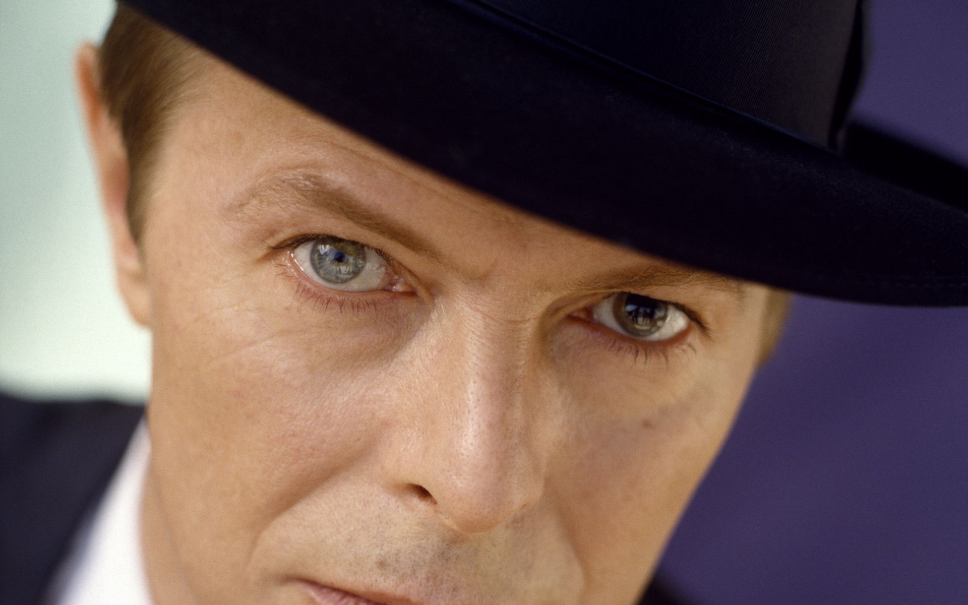 Картинки David bowie, шляпа, взгляд, лицо, кольцо фото и обои на рабочий стол