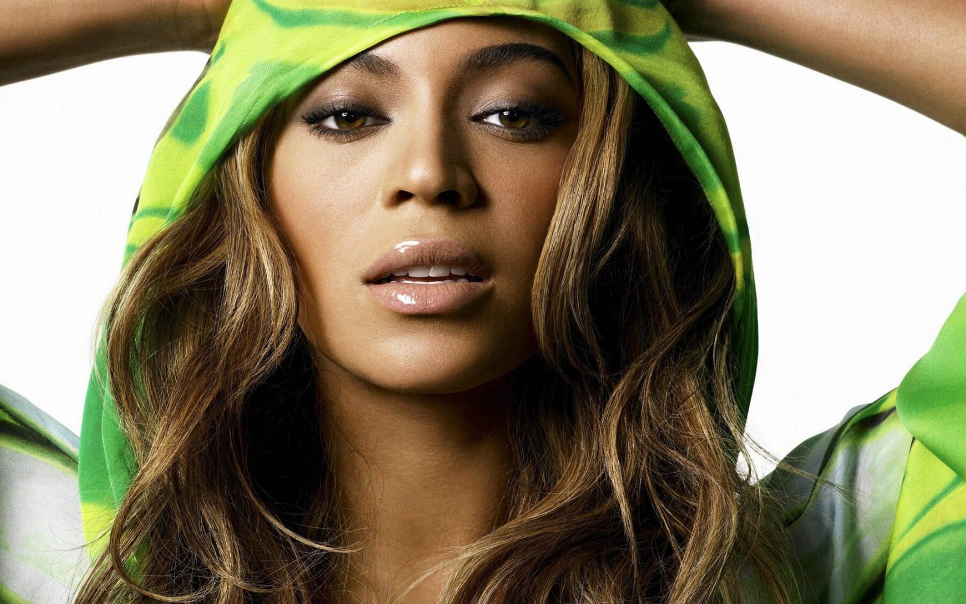 Картинки Beyonce, платье, стрижка, губы, взгляд фото и обои на рабочий стол