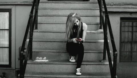 Avril lavigne, лестница, дом, тапочки, игрок