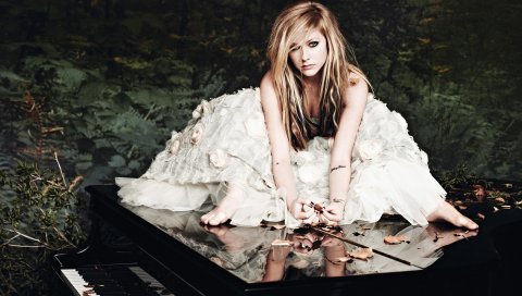Avril lavigne, девушка, платье, лес, фортепиано