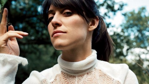 Feist, девушка, взгляд, рука, деревья