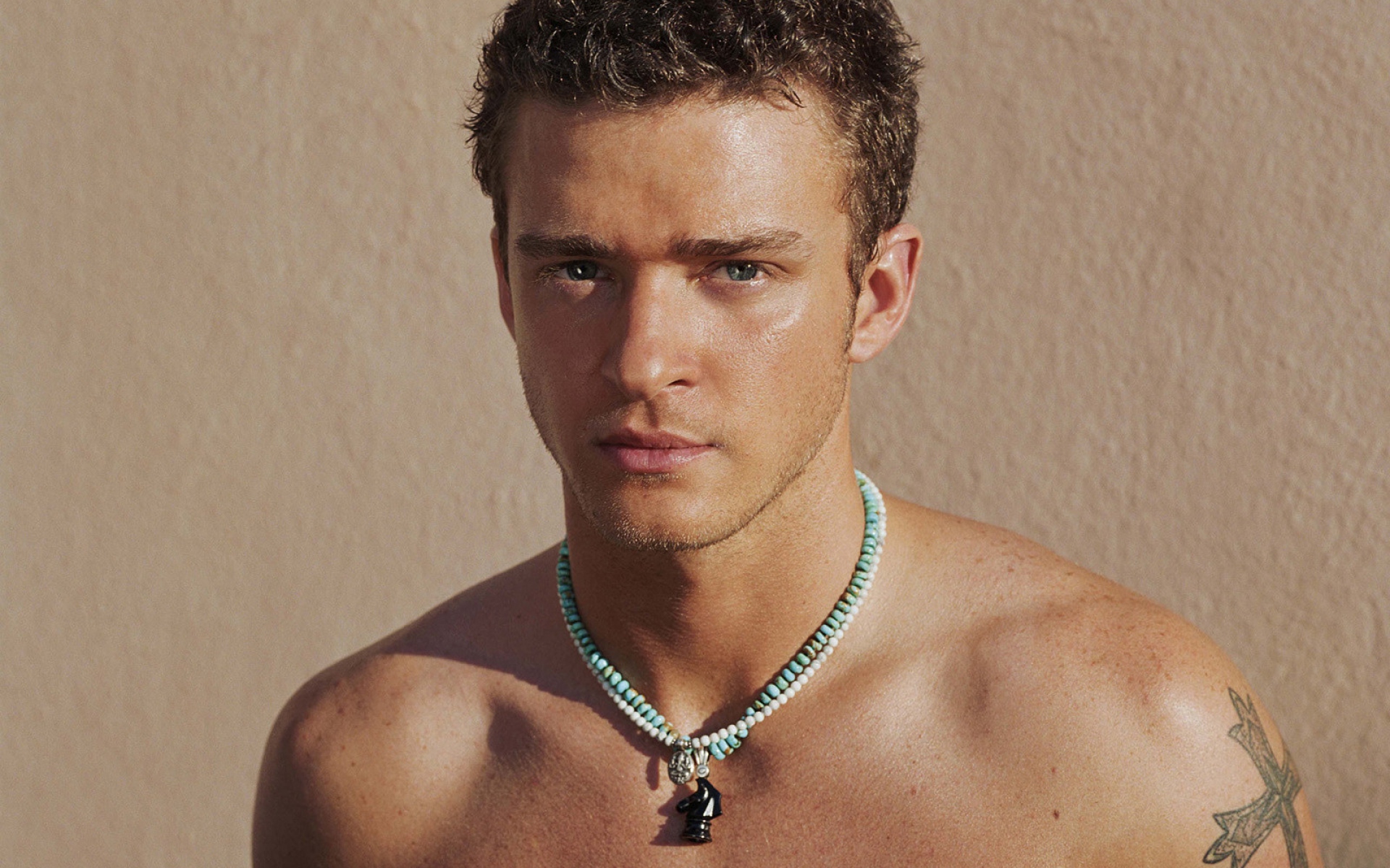 Картинки Justin timberlake, актер, музыкант, тату, подвеска фото и обои на рабочий стол