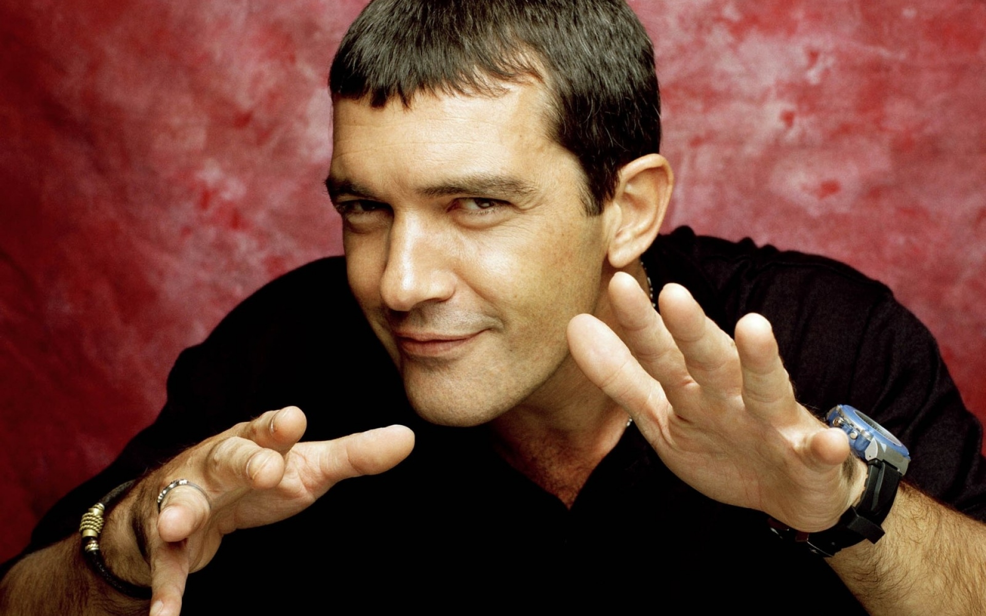 Картинки Antonio banderas, актер, человек, эмоции, жесты фото и обои на рабочий стол