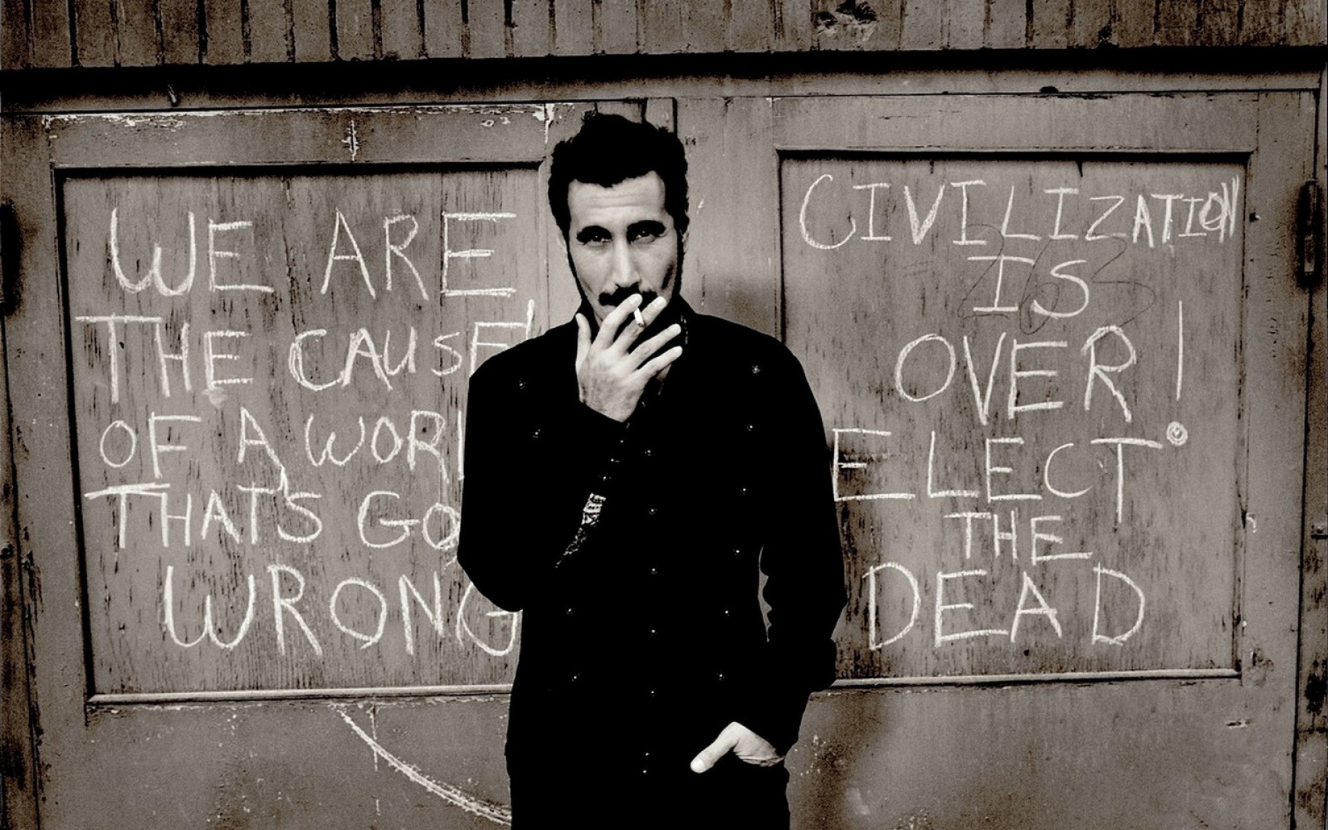 Картинки Serj tankian, perfomer, door, text, cigarette фото и обои на рабочий стол