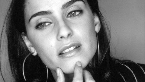 Nelly furtado, лицо, пальцы, взгляд, серьги