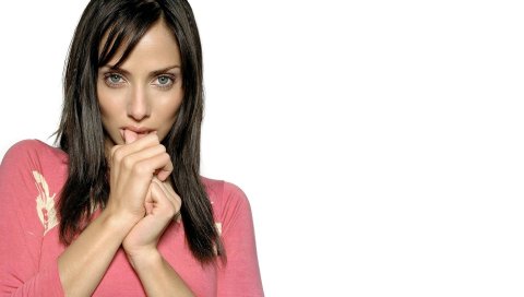 Natalie imbruglia, девушка, брюнетка, оружие, фон