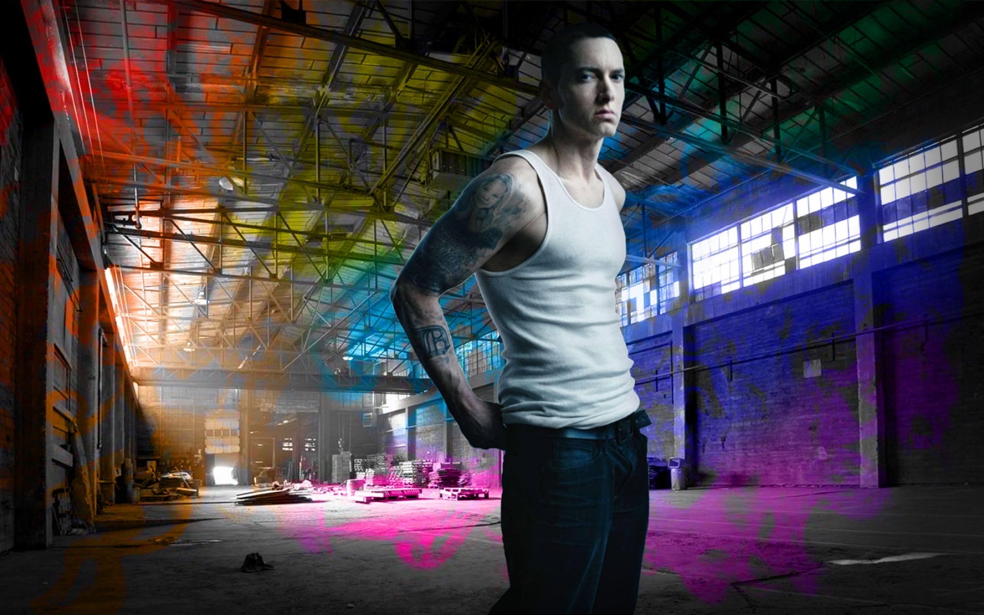 Картинки Eminem, ангар, футболка, татуировка, взгляд фото и обои на рабочий стол