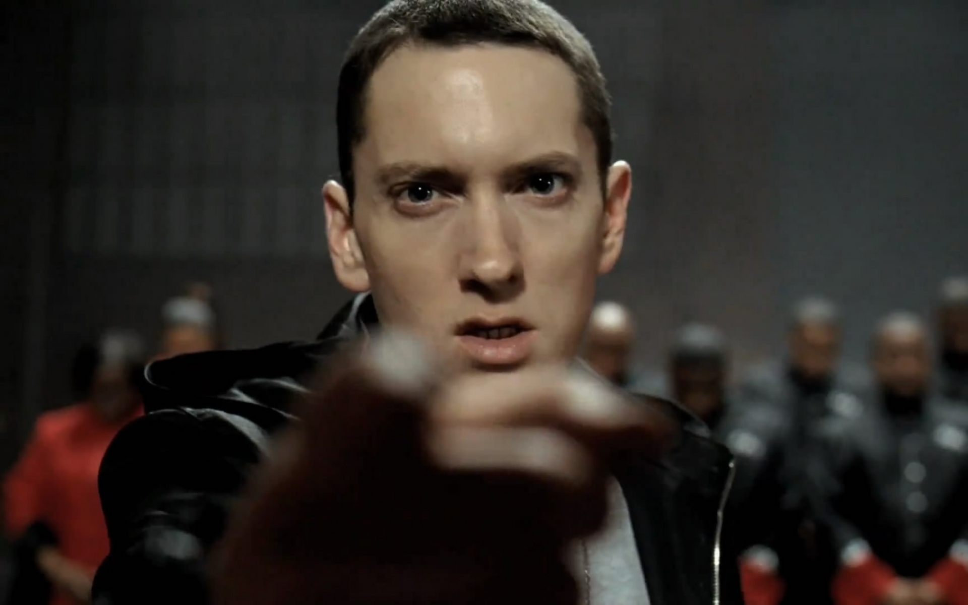 Картинки Eminem, взгляд, глаза, куртка, палец фото и обои на рабочий стол