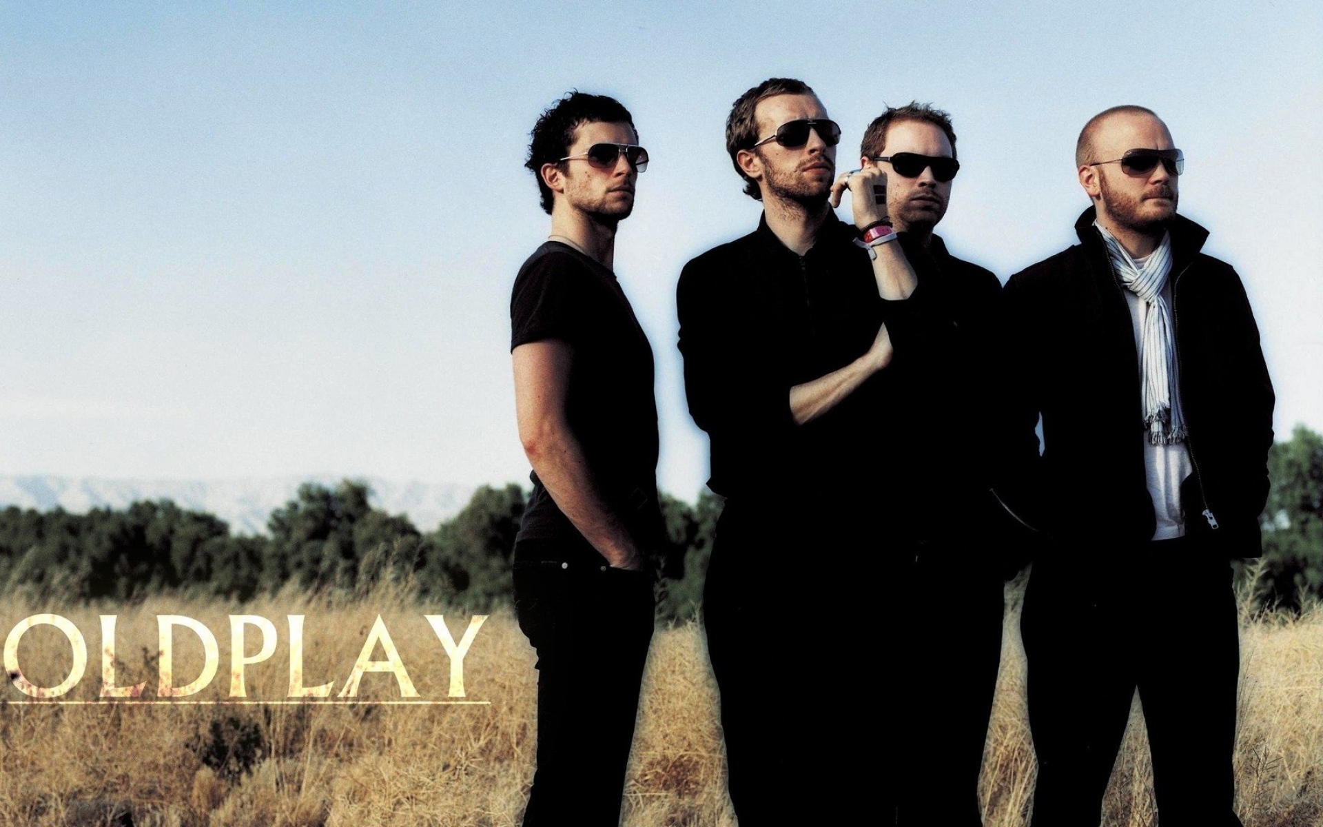 Картинки Coldplay, поле, очки, небо, трава фото и обои на рабочий стол