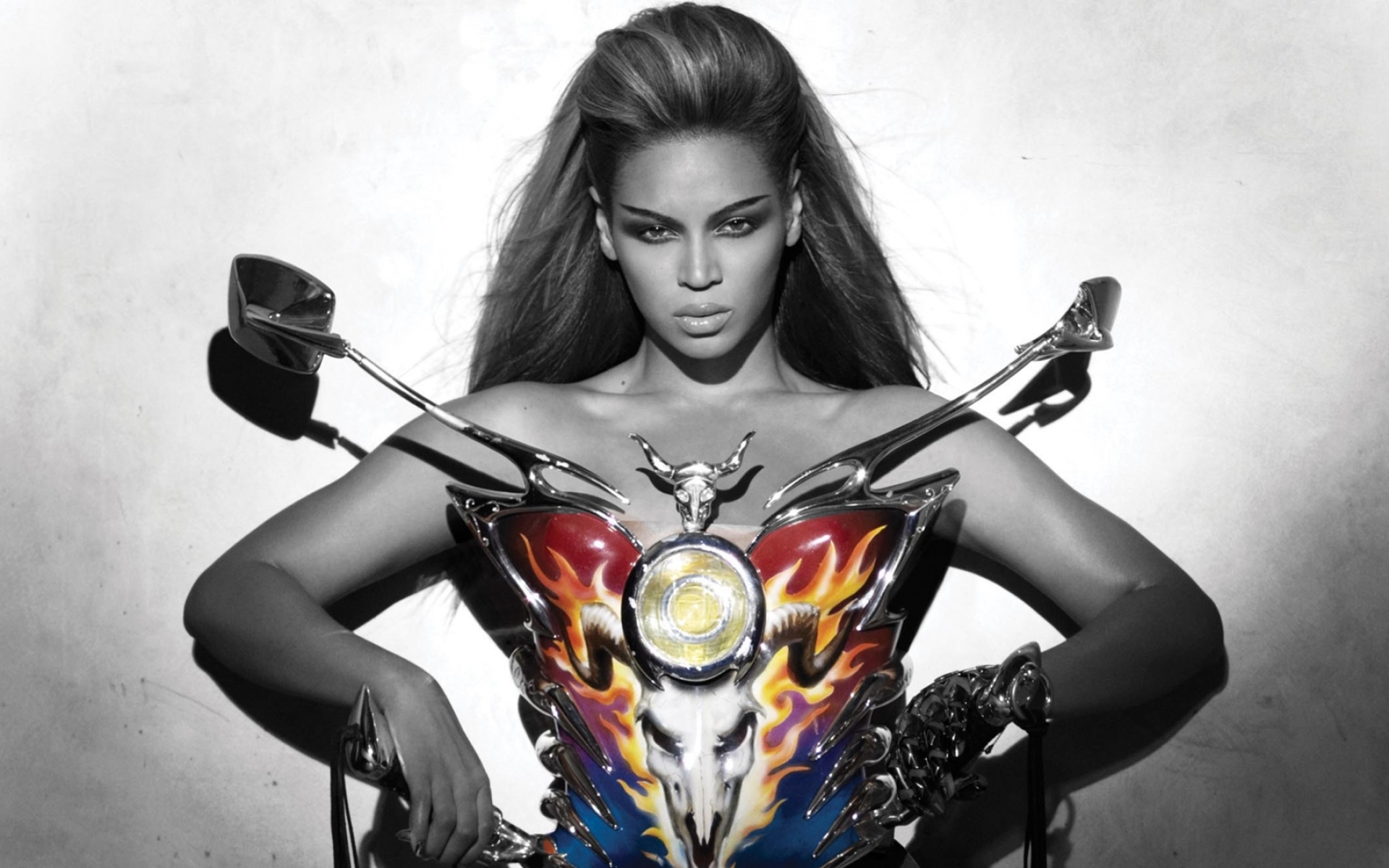 Картинки Beyonce, платье, мото, зеркало, взгляд фото и обои на рабочий стол