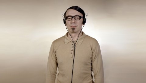 Benni benassi, рубашка, наушники, борода