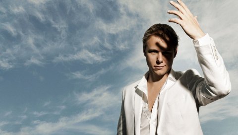 Armin van buuren, костюм, небо, облака, тень