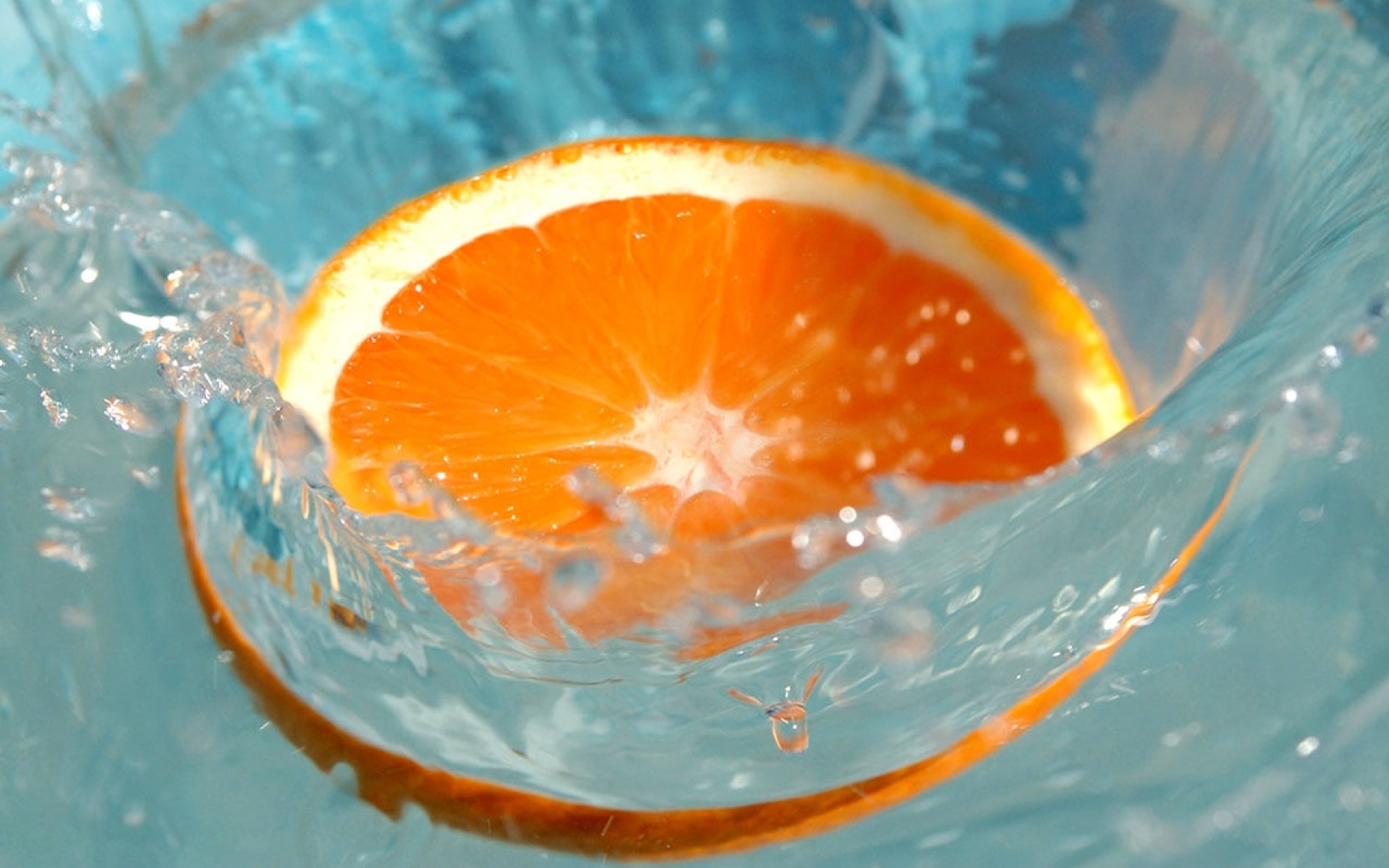 Апельсин в воде