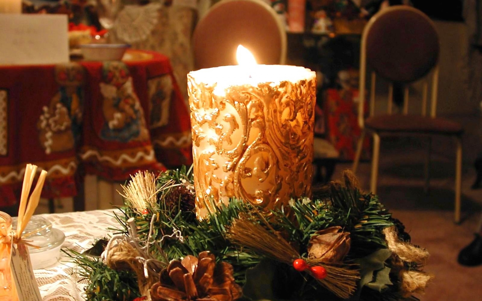 Картинки Новый год, рождество, свеча, огонь, стол, уют фото и обои на рабочий стол