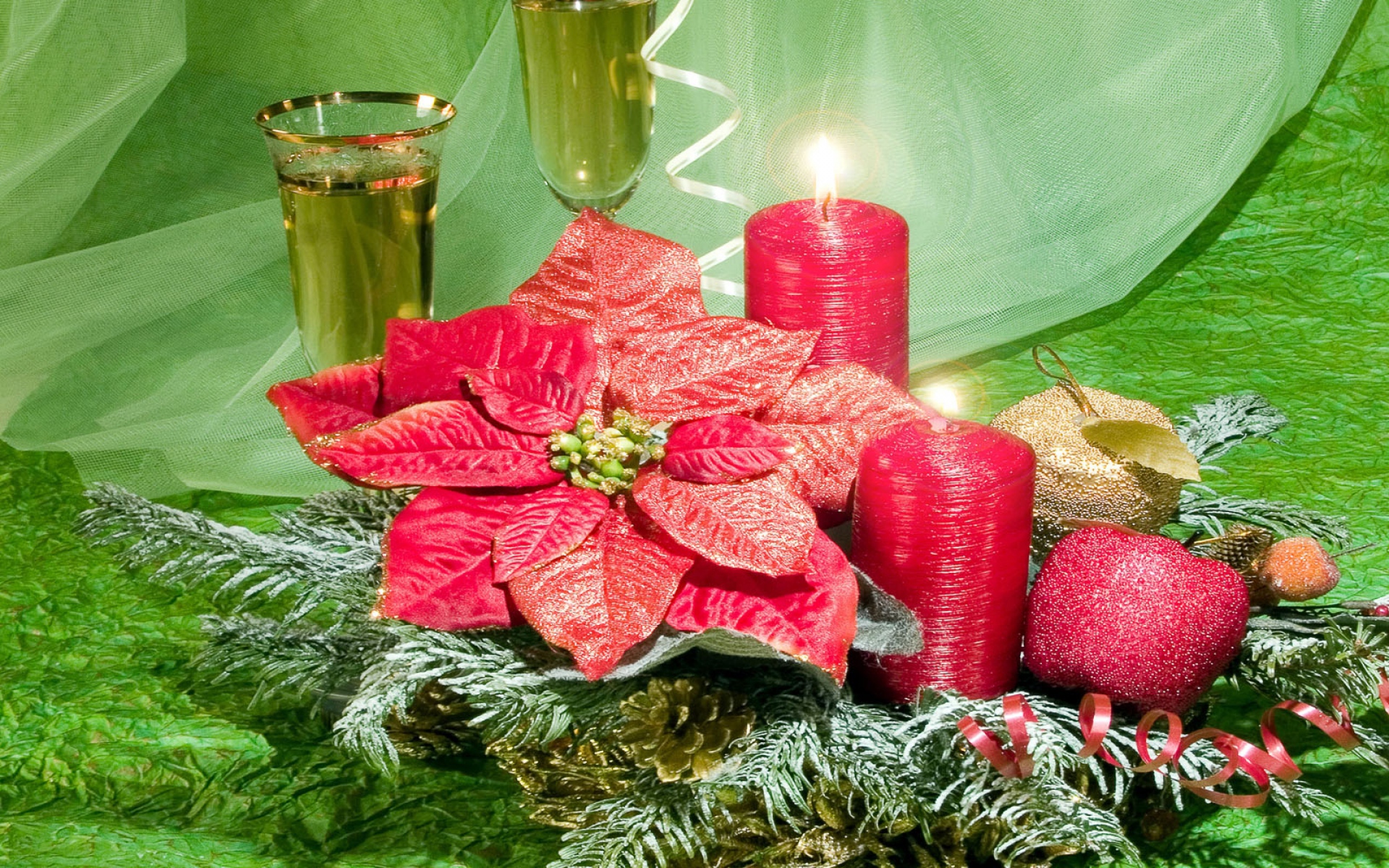 Картинки Рождество, новый год, украшения, шампанское, свечи, красный, елка, яблоко фото и обои на рабочий стол