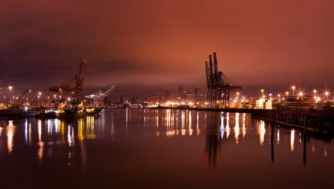 Город, ночь, вода, берег