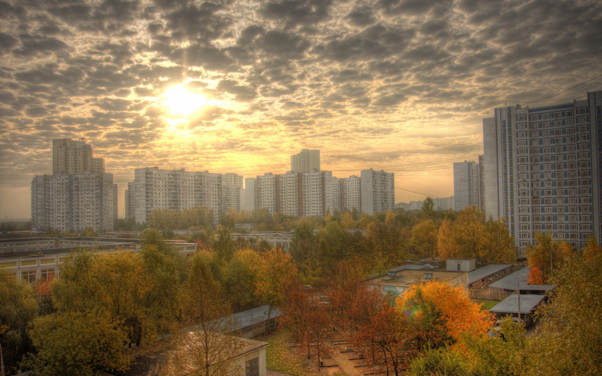 Картинки Город, россия, парк, осень, небоскребы, крыши фото и обои на рабочий стол