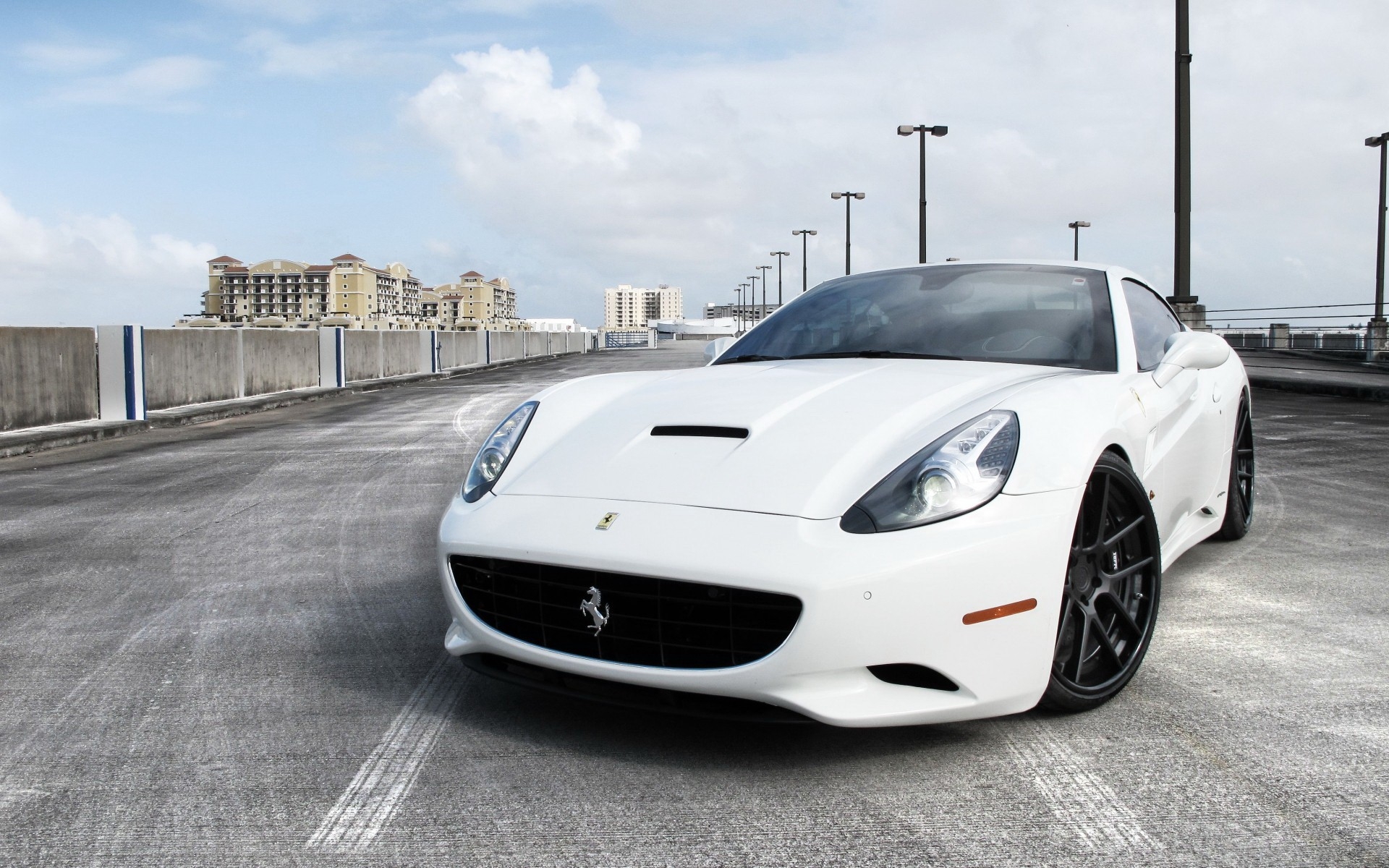 Картинки Ferrari, белый, вид спереди фото и обои на рабочий стол
