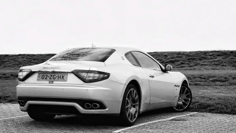Maserati, белый, вид сзади, улица