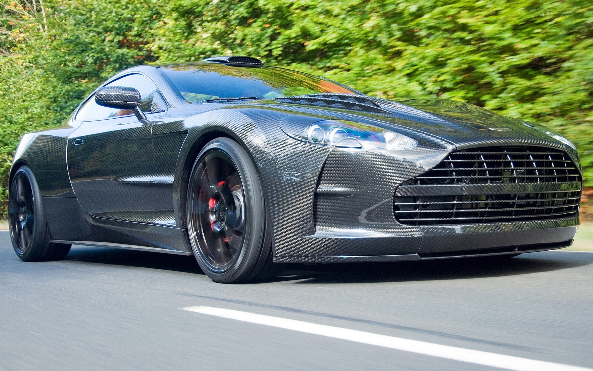 Картинки Aston martin, серый, дорожный, передний бампер фото и обои на рабочий стол