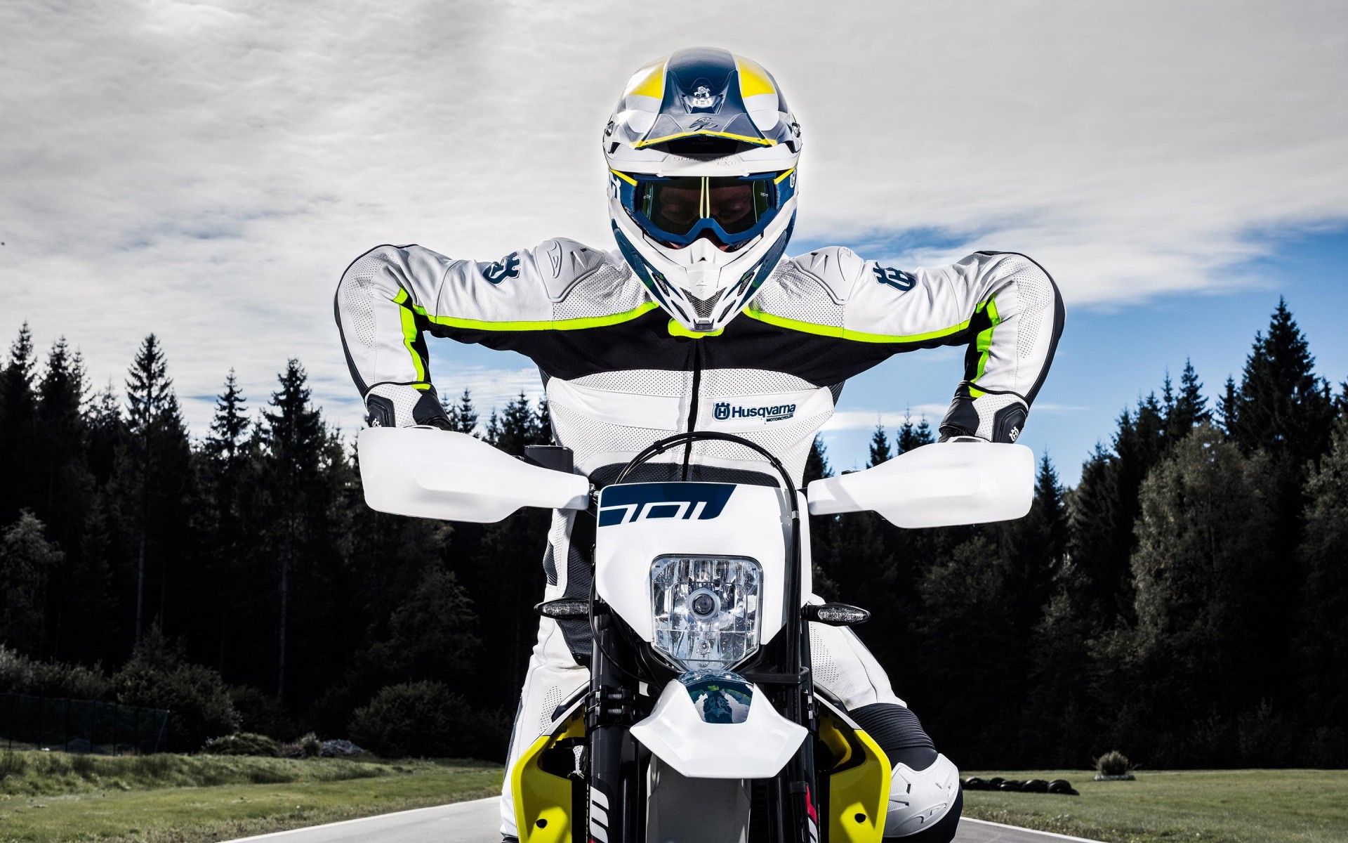 Картинки 2017, Husqvarna, 701, Supermoto фото и обои на рабочий стол
