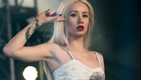 Певец, австралиец, Игги, Азалия
