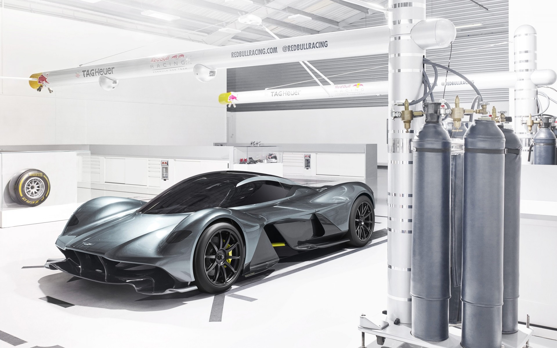 Картинки Красный, Aston, Martin, Bull, 2018 фото и обои на рабочий стол