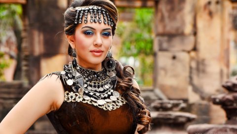 Актриса, Хансика, Пули