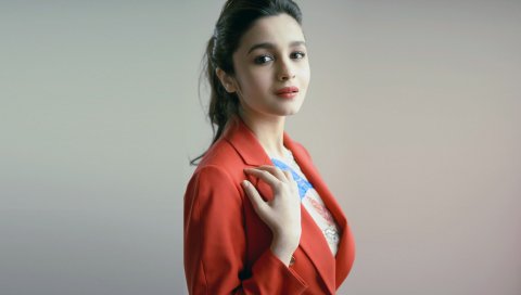 2015, Алия, Бхат