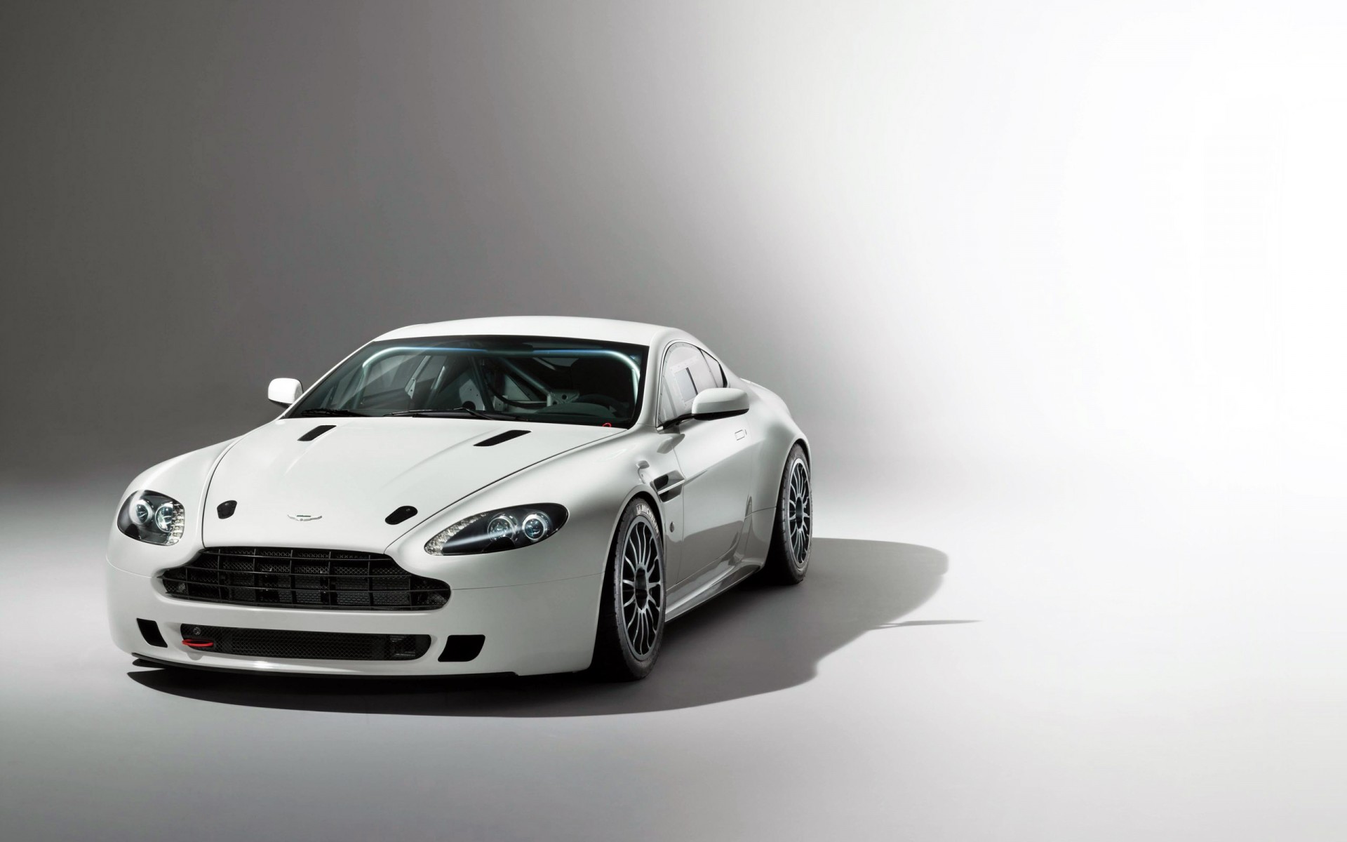 Картинки Aston, Martin, Vantage, 2014 фото и обои на рабочий стол