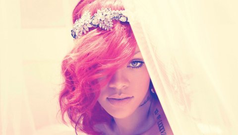 Rihanna, Loud