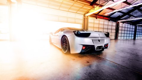 Удивительно, Ferrari