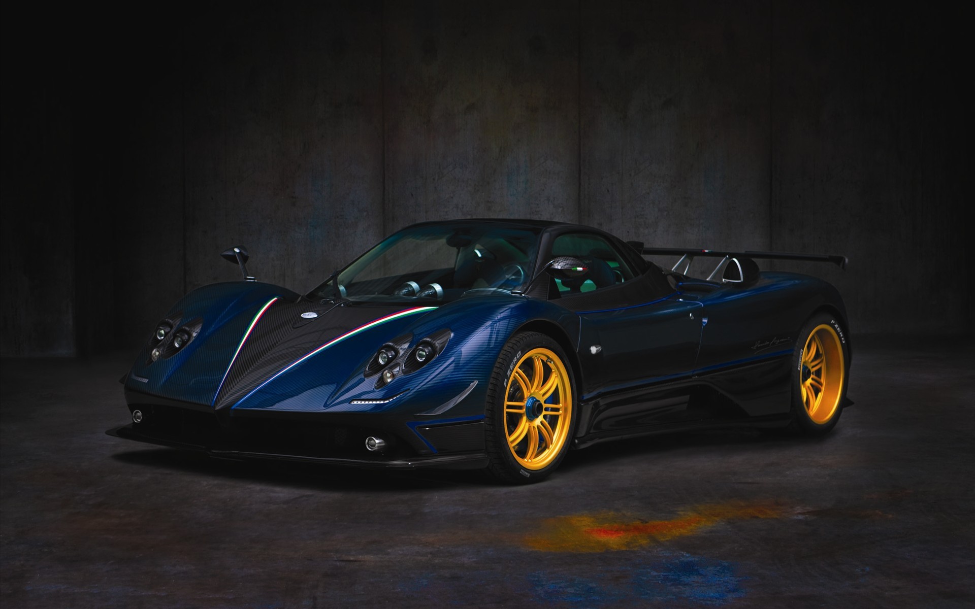 Картинки Pagani, 2011, Zonda, Триколор фото и обои на рабочий стол